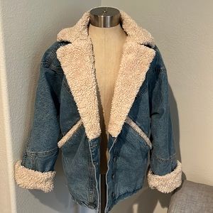 Top Shop preloved Denim cotton jacket with fur collar and hand cuffs. Size 2